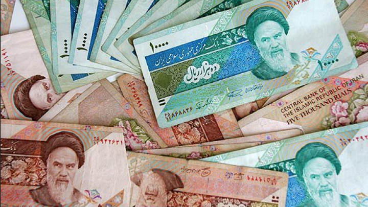 Иранские власти полностью отказались от использования доллара